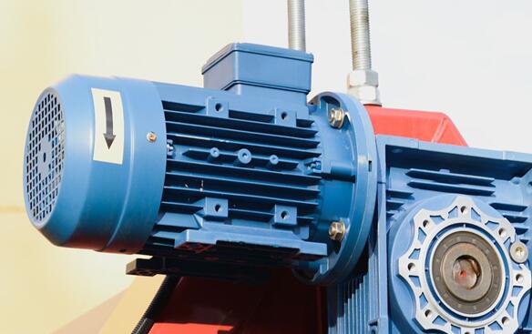 調(diào)速電機(jī)和變頻器調(diào)速區(qū)別大介紹（你知道哪種更適合你的設(shè)備嗎？）