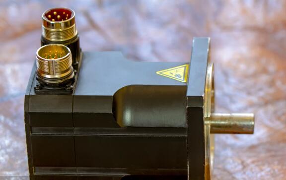 單相電機后面那個是什么開關(guān)？詳解常見電機配件及使用方法