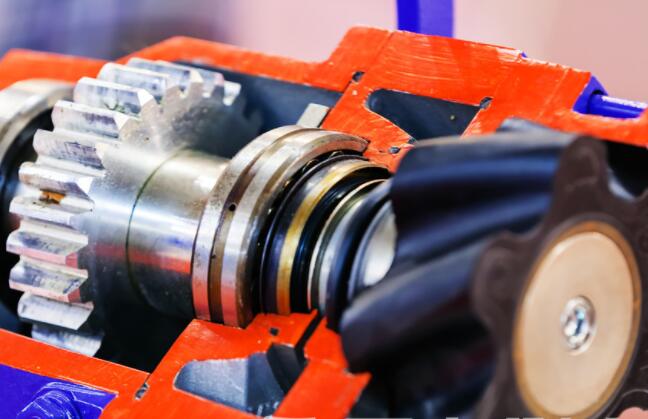 伺服電機和步進電機的區(qū)別（詳解兩種電機的特點和適用場景）