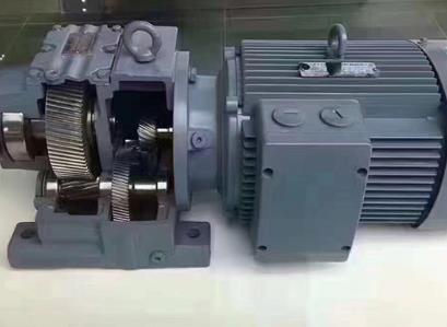 單相電機(jī)為什么要用兩個(gè)電容？（詳細(xì)介紹電容在單相電機(jī)中的作用）